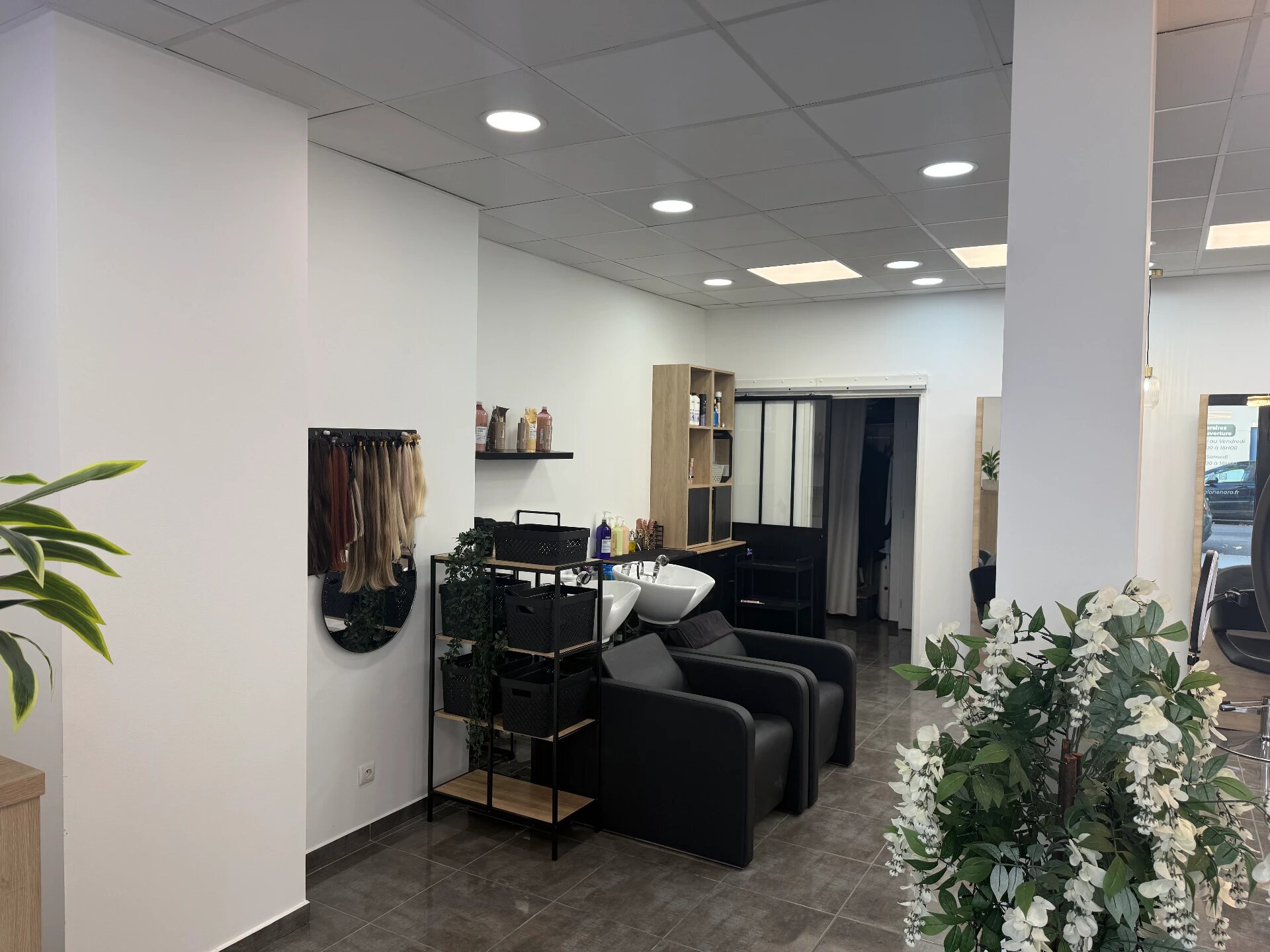 L’espace shampoing ENARA et ses fauteuils